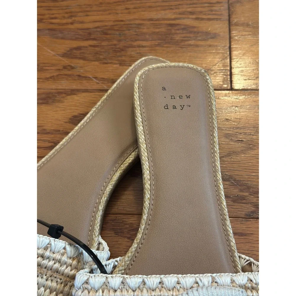 NWOTNew Day Woven Raffia Buckle Slide Sandals Tan White Square Toe Flat Slides 8